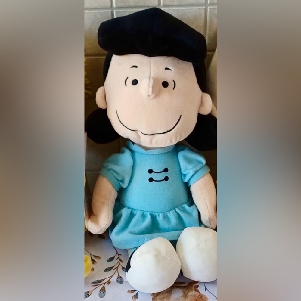 PEANUTS - CHARLIE BROWN’S LUCY PLUSH - Light Blue Dress - Collectibles